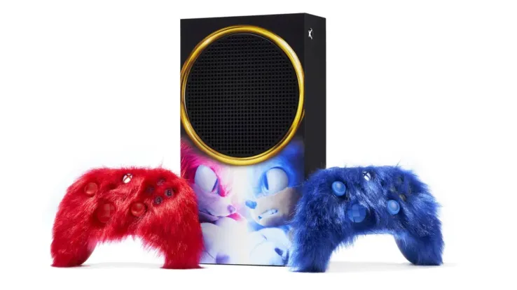 Go fast with these furry Sonic the Hedgehog custom Xbox controllers