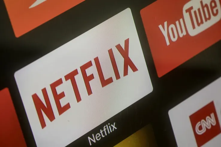 Netflix loses close to half a million subscribers