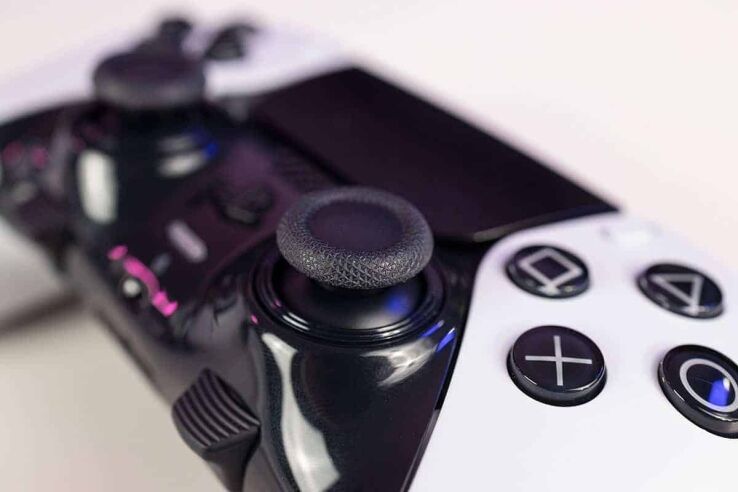 You can now use the PS5 DualSense Edge controller with Apple devices